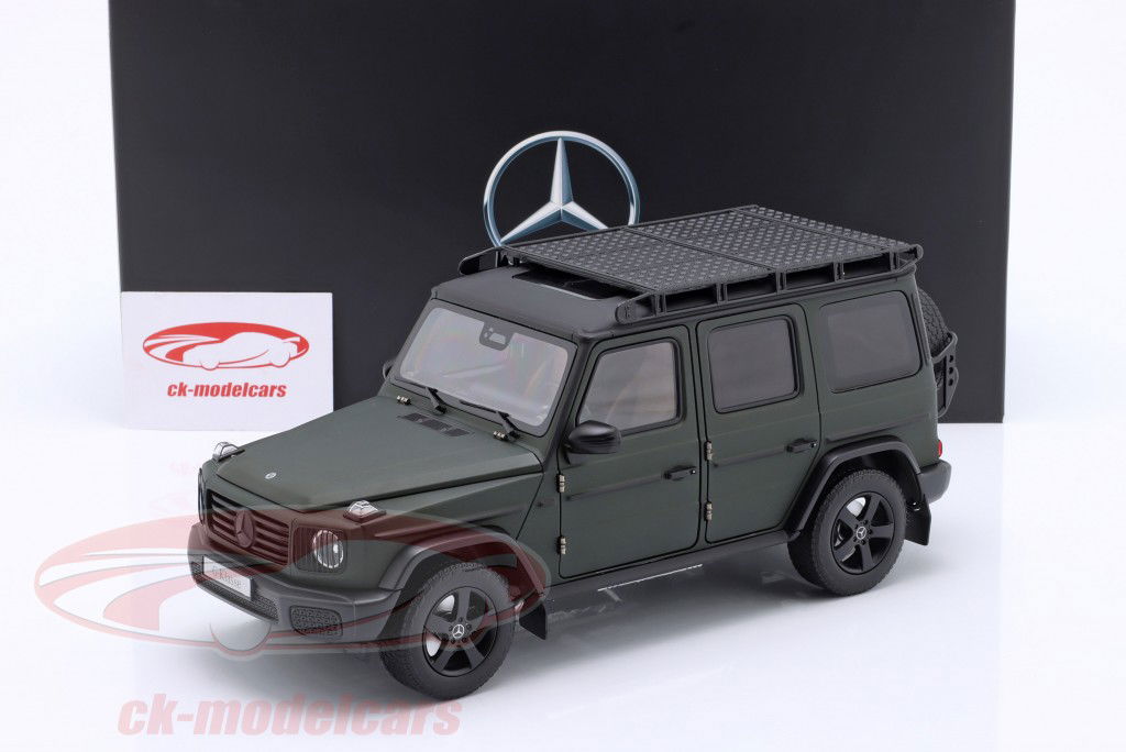 Mercedes-Benz Classe G W465 Professional Line Anno di costruzione 2022 verde oliva magno 1:18 Norev