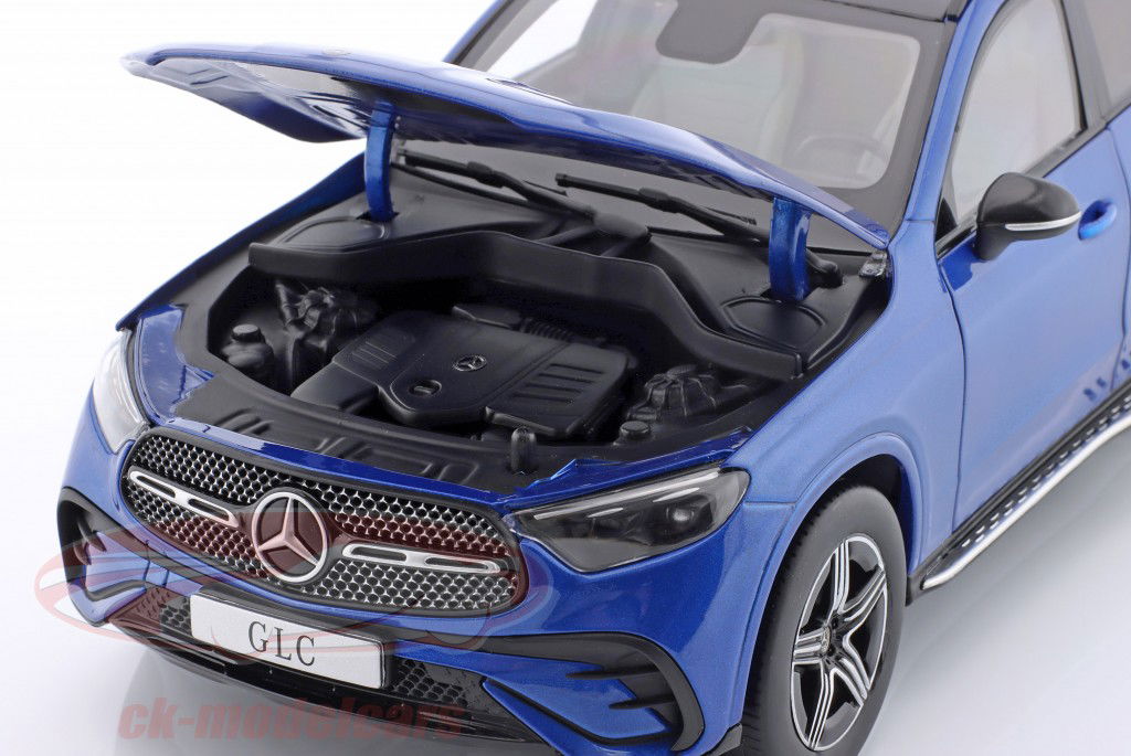 Mercedes-Benz GLC X254 AMG Line Byggeår 2022 spektral blå 1:18 iScale