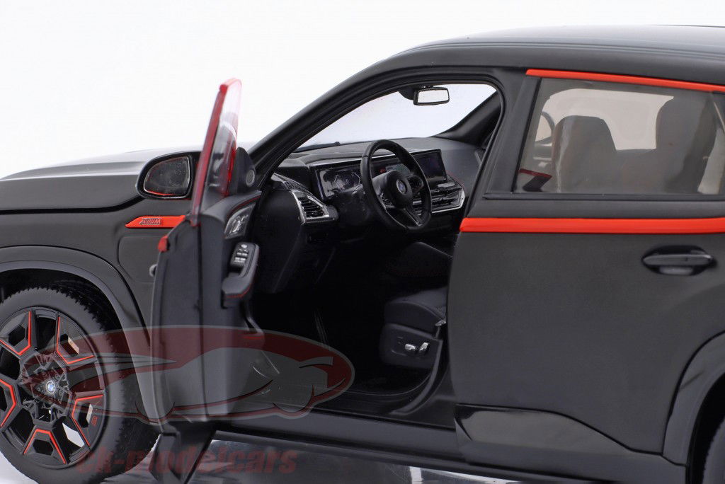 BMW XM (G09) SUV Anno di costruzione 2023 noioso nero / arancia 1:18 Minichamps