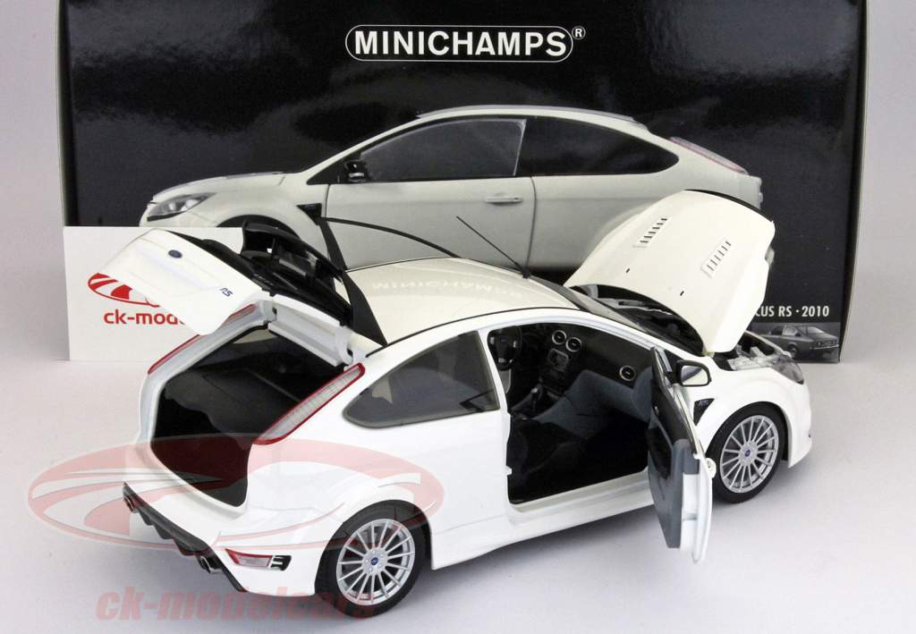 Ford Focus RS модели 2010 белый / белый 1:18 Minichamps