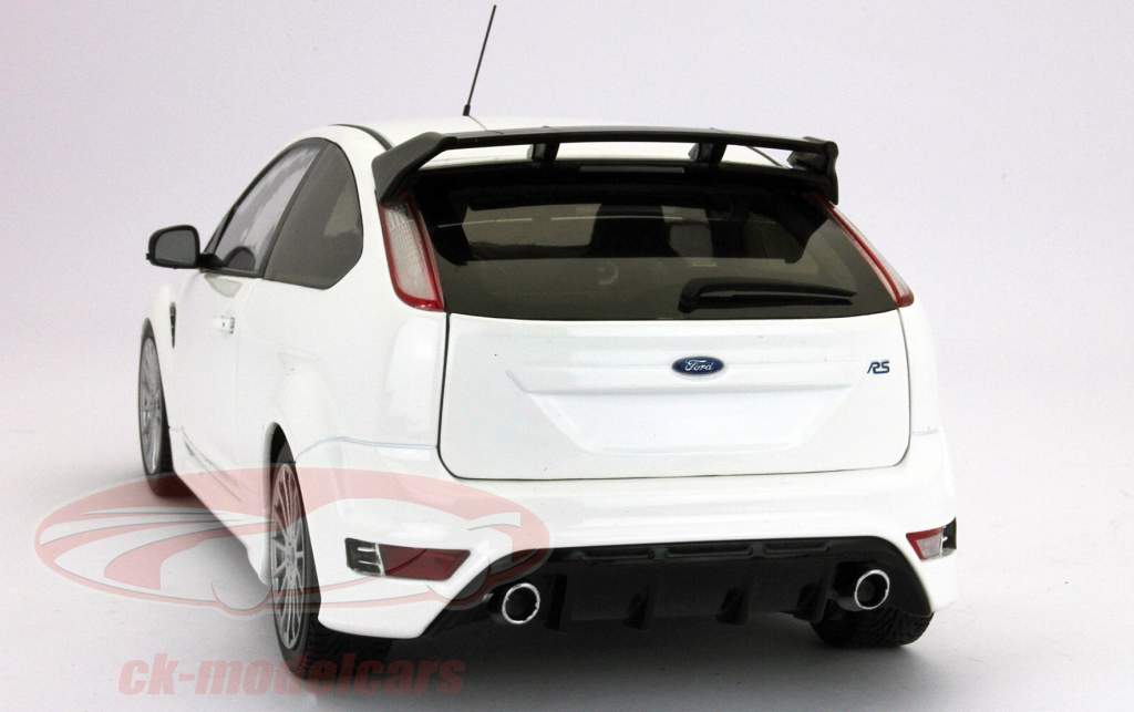 Ford Focus RS 2010 white 1:18 Minichamps