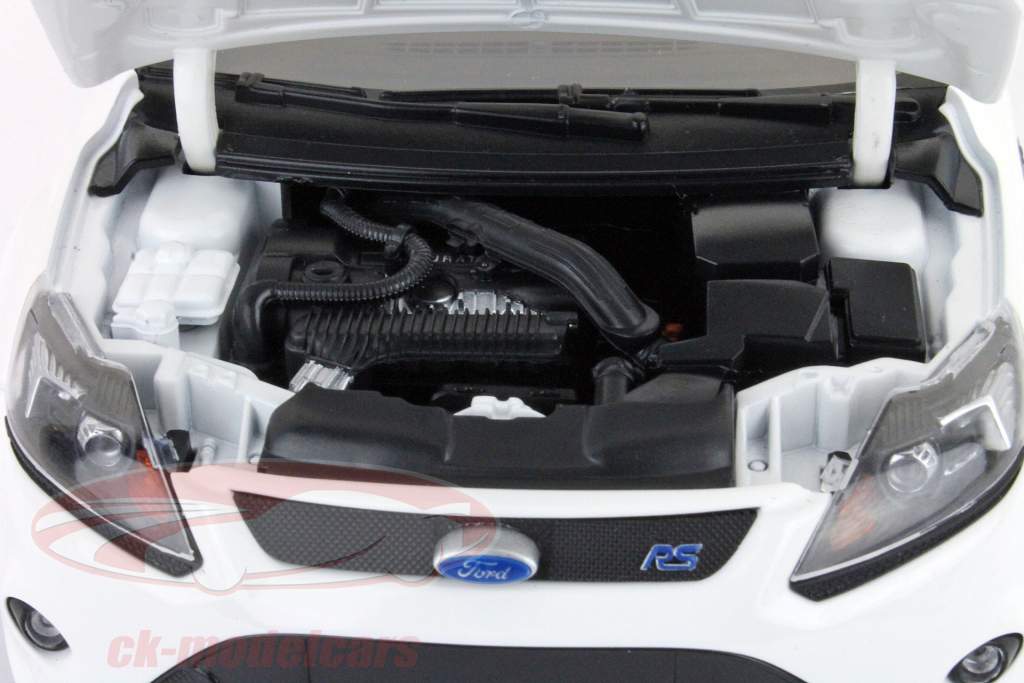 Ford Focus RS 2010 white 1:18 Minichamps