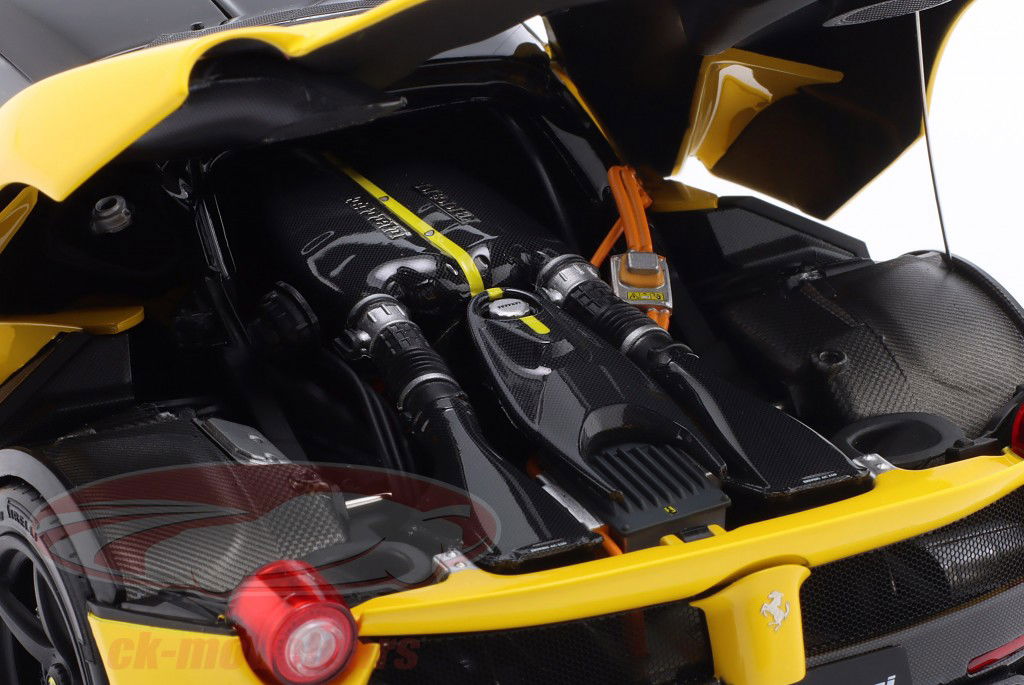 Ferrari LaFerrari желтый 1:18 BBR