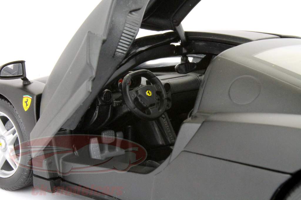 法拉利恩佐亚光黑1时18的Hotwheels