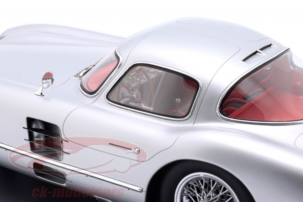 Mercedes-Benz 300 SLR Uhlenhaut Coupe 建造年份 1955 银 1:12 Schuco