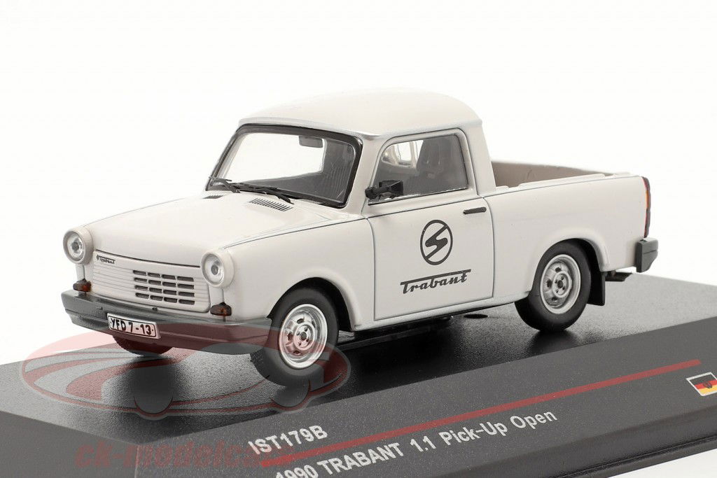 Trabant 1.1 Kies omhoog jaar 1990 licht grijs 1:43 IST-Models