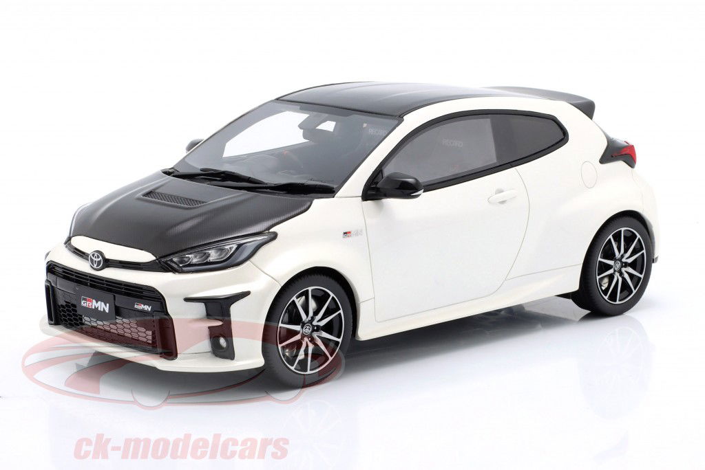 Toyota Yaris GRMN Package Anno di costruzione 2022 bianco perla 1:18 OttOmobile