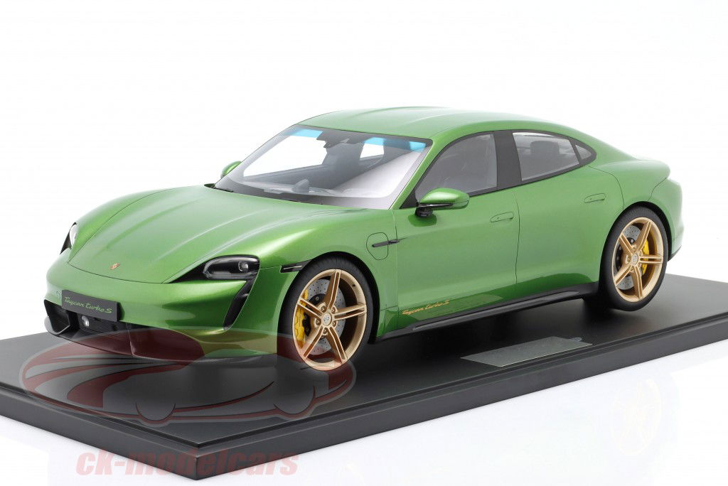 Porsche Taycan Turbo S Baujahr 2020 mambagrün metallic 1:8 Minichamps