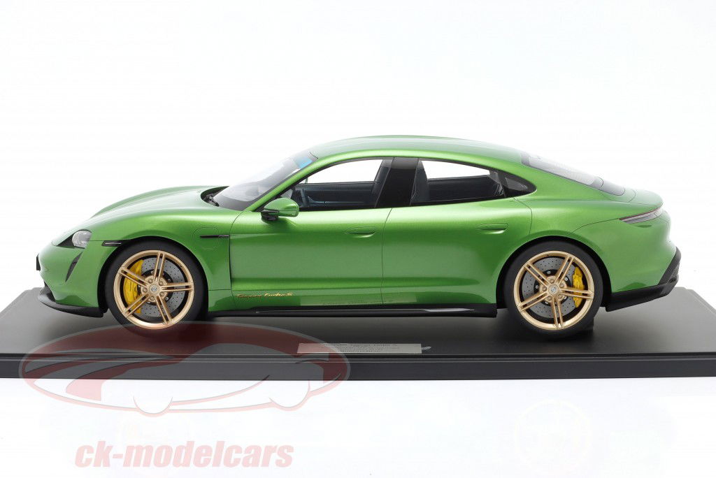 Porsche Taycan Turbo S 建造年份 2020 曼巴绿 金属的 1:8 Minichamps