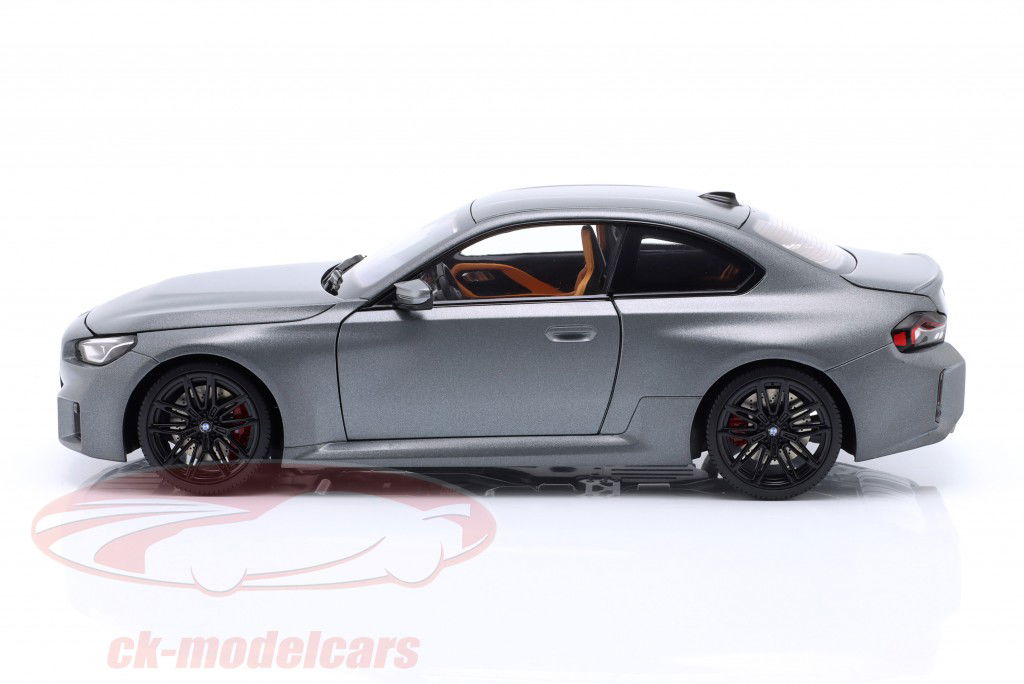 BMW M2 (G87) Bouwjaar 2023 saai grijs 1:18 Minichamps
