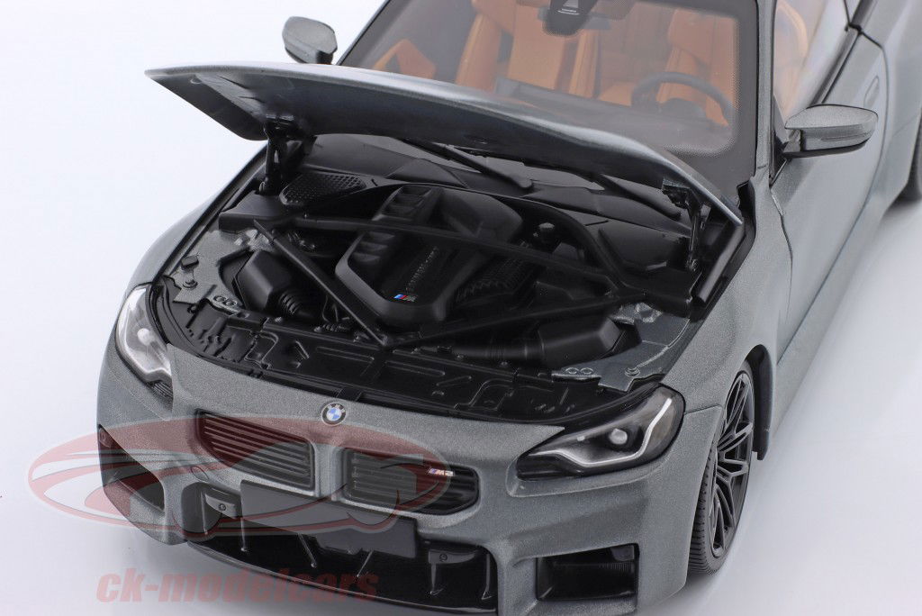 BMW M2 (G87) Bouwjaar 2023 saai grijs 1:18 Minichamps