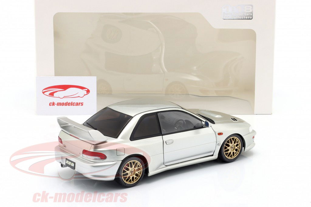 Subaru Impreza 22B Bouwjaar 1998 zilver 1:18 Solido