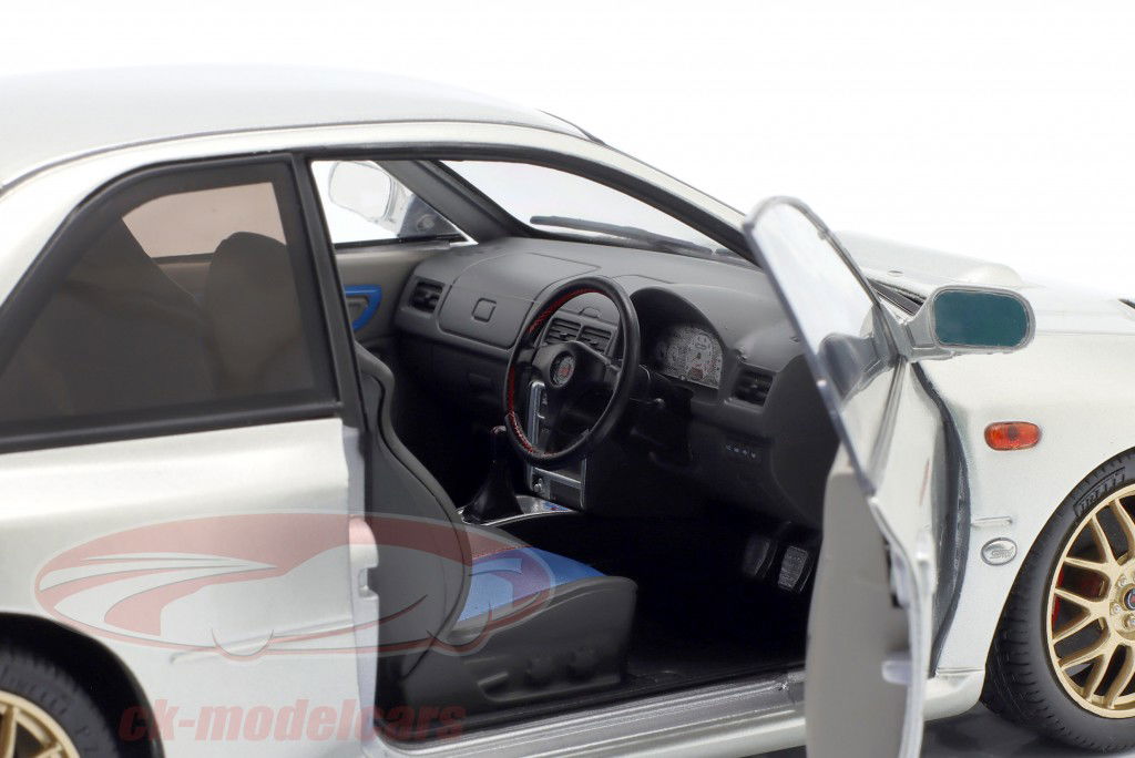 Subaru Impreza 22B 建設年 1998 銀 1:18 Solido