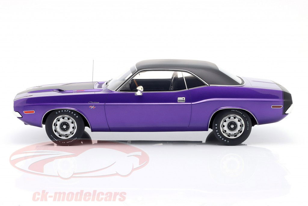 Dodge Challenger R/T Ano de construção 1970 roxo metálico 1:12 OttOmobile