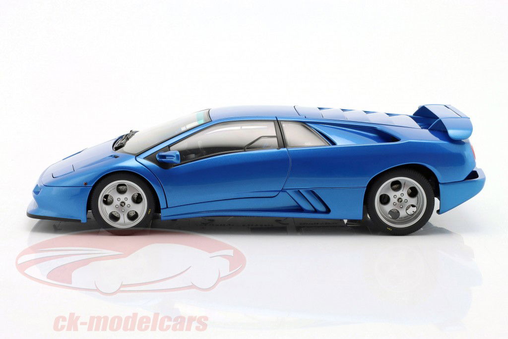 Lamborghini Diablo SE30 Construction year 1993 blue metallic 1:18 AUTOart