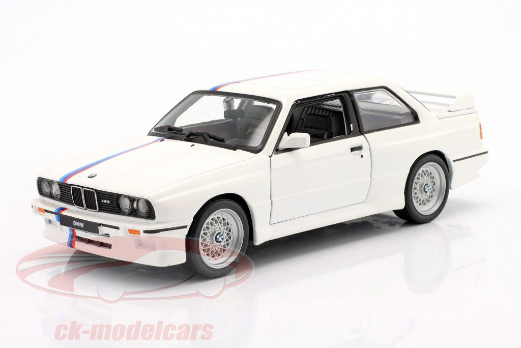 BMW M3 (E30) Année de construction 1988 blanc 1:24 Bburago