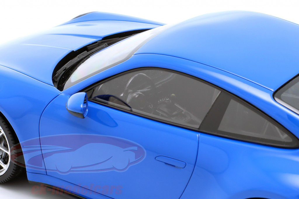 Porsche 911 (992) GT3 2021 シャークブルー / 銀 リム 1:18 Minichamps