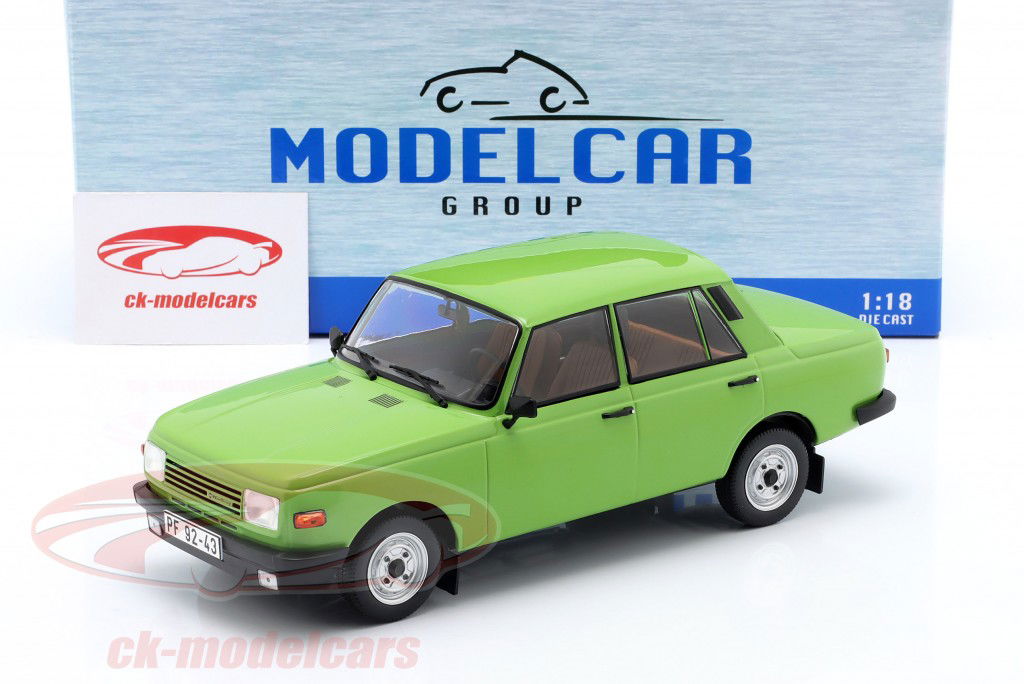 Wartburg 353 Année de construction 1985 vert 1:18 ModelCar Group