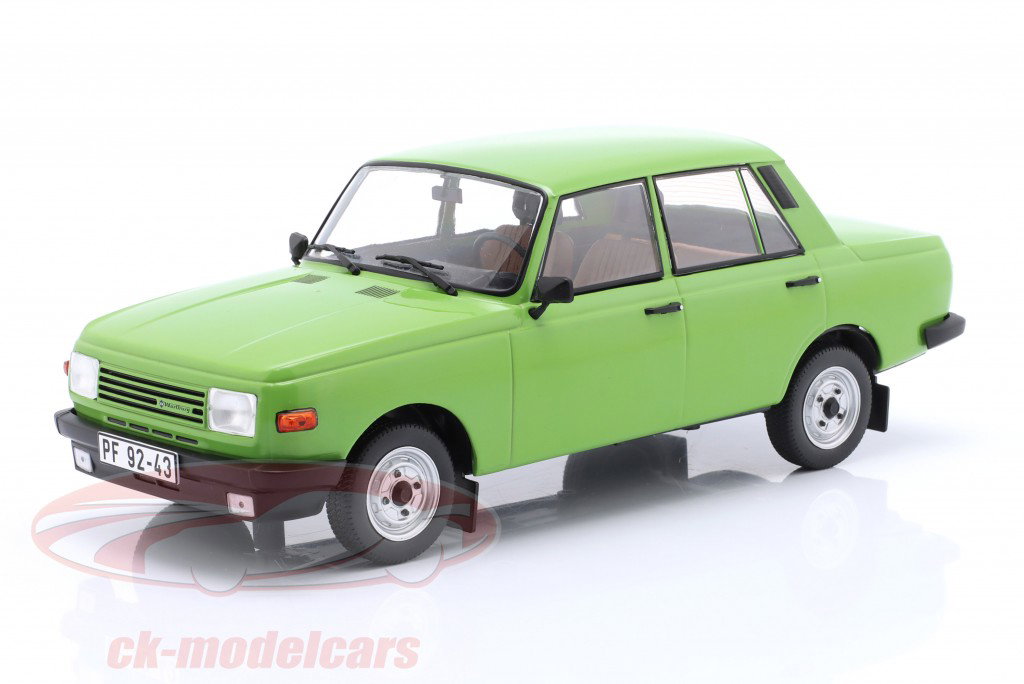 Wartburg 353 Année de construction 1985 vert 1:18 ModelCar Group