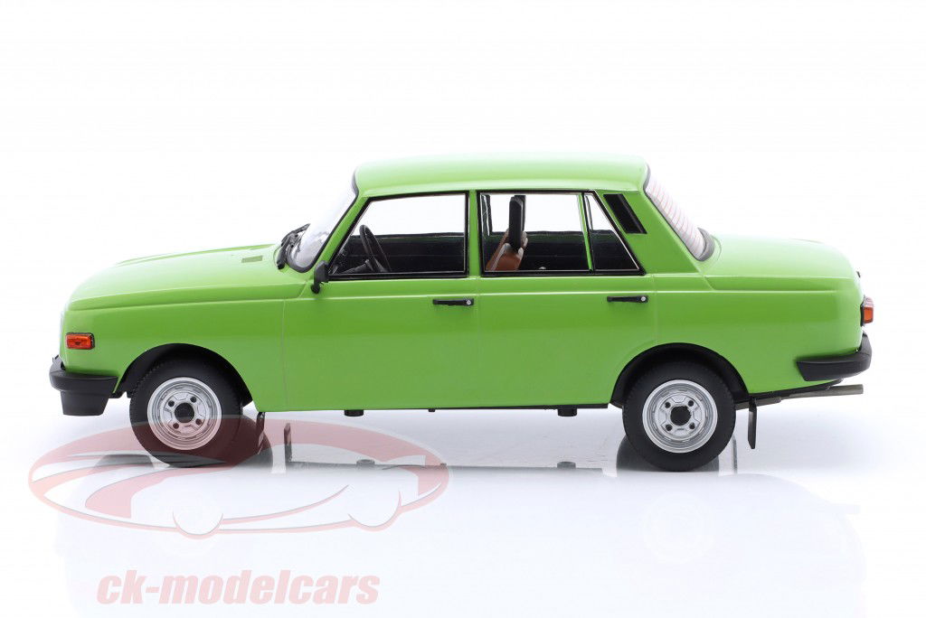 Wartburg 353 Année de construction 1985 vert 1:18 ModelCar Group