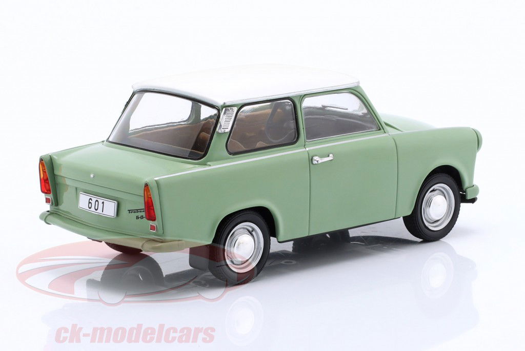 Trabant 601 Année de construction 1965 vert clair 1:24 WhiteBox