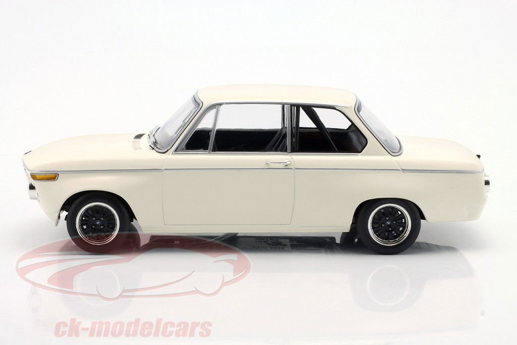 BMW 2002 Plain Body Version 1970 white 1:18 Minichamps