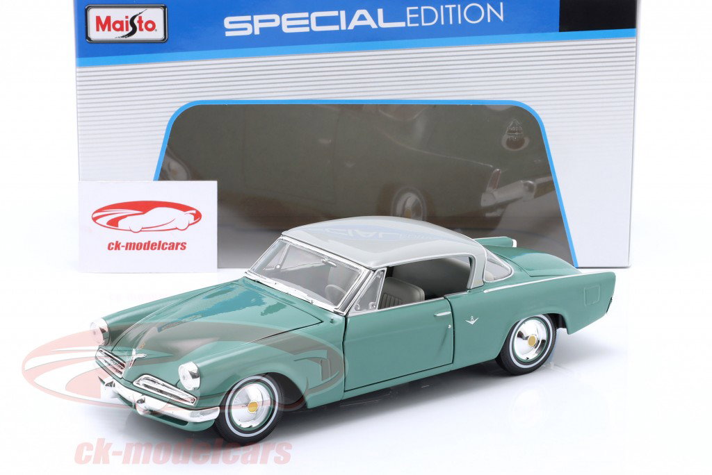 Studebaker Starliner Année de construction 1953 vert menthe / gris clair 1:18 Maisto