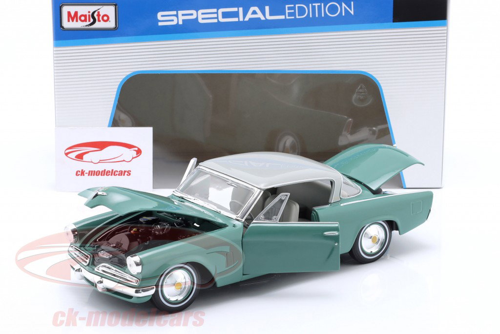 Studebaker Starliner Année de construction 1953 vert menthe / gris clair 1:18 Maisto