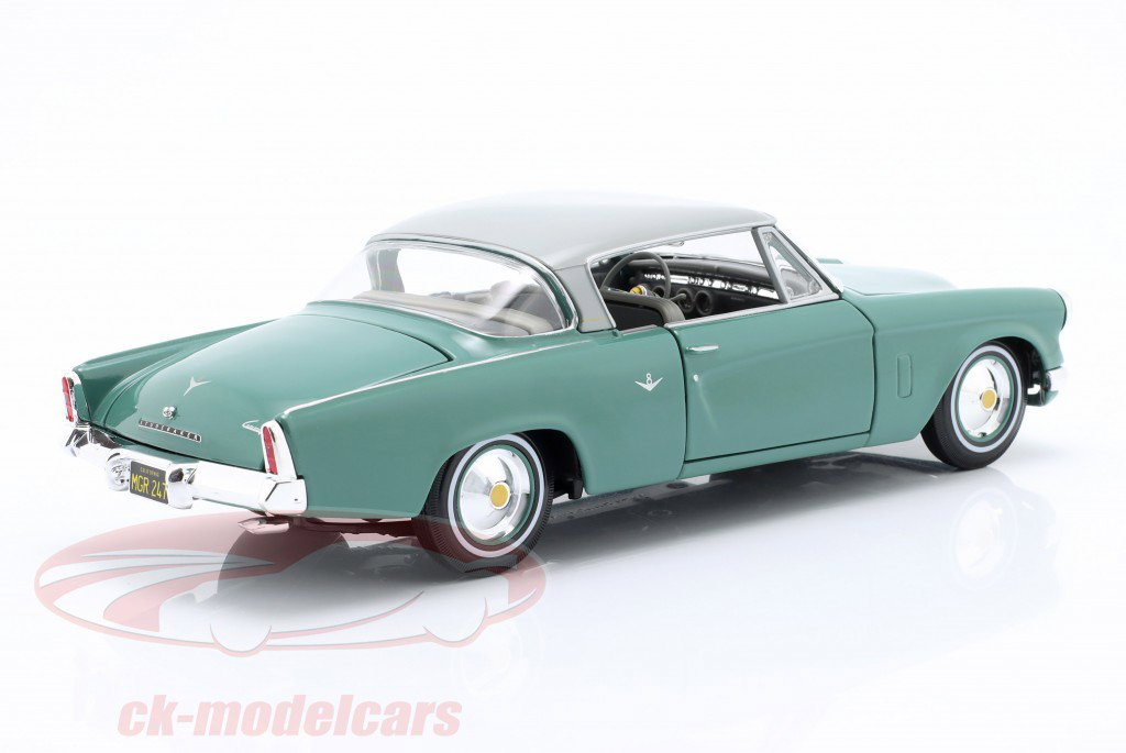 Studebaker Starliner Ano de construção 1953 verde menta / cinza claro 1:18 Maisto