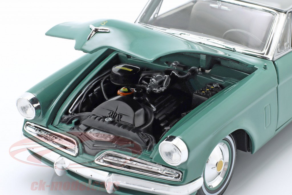 Studebaker Starliner Ano de construção 1953 verde menta / cinza claro 1:18 Maisto