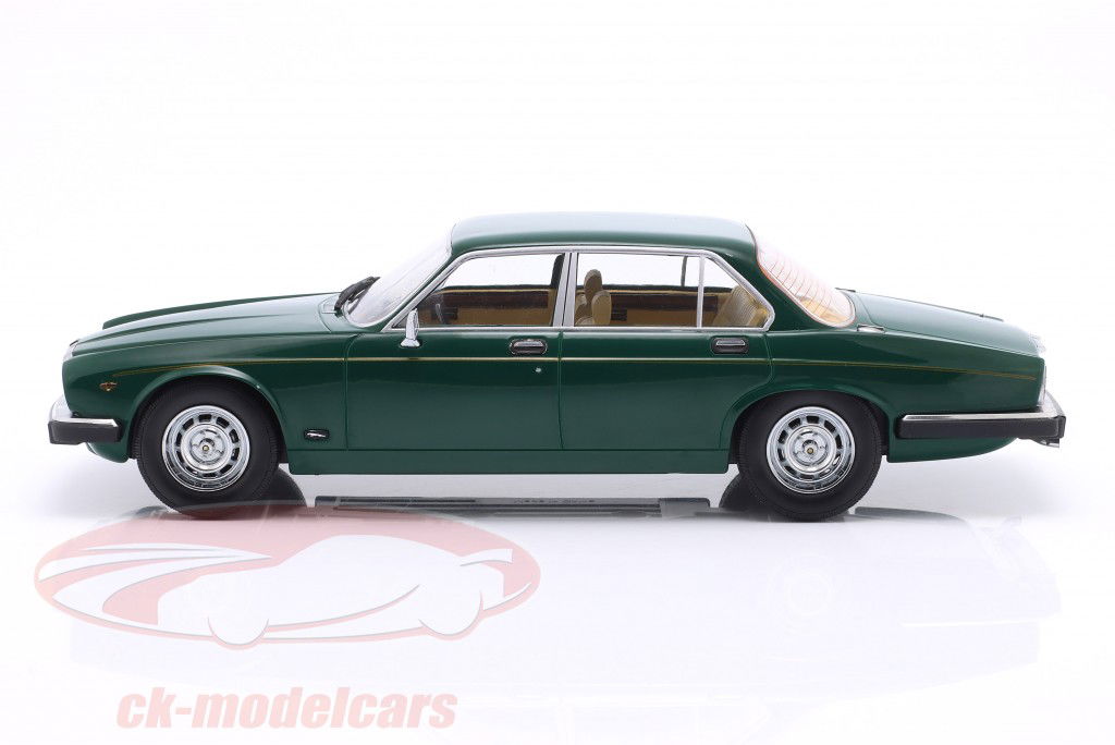 Jaguar XJ Series III Bouwjaar 1979 donkergroen 1:18 ModelCar Group