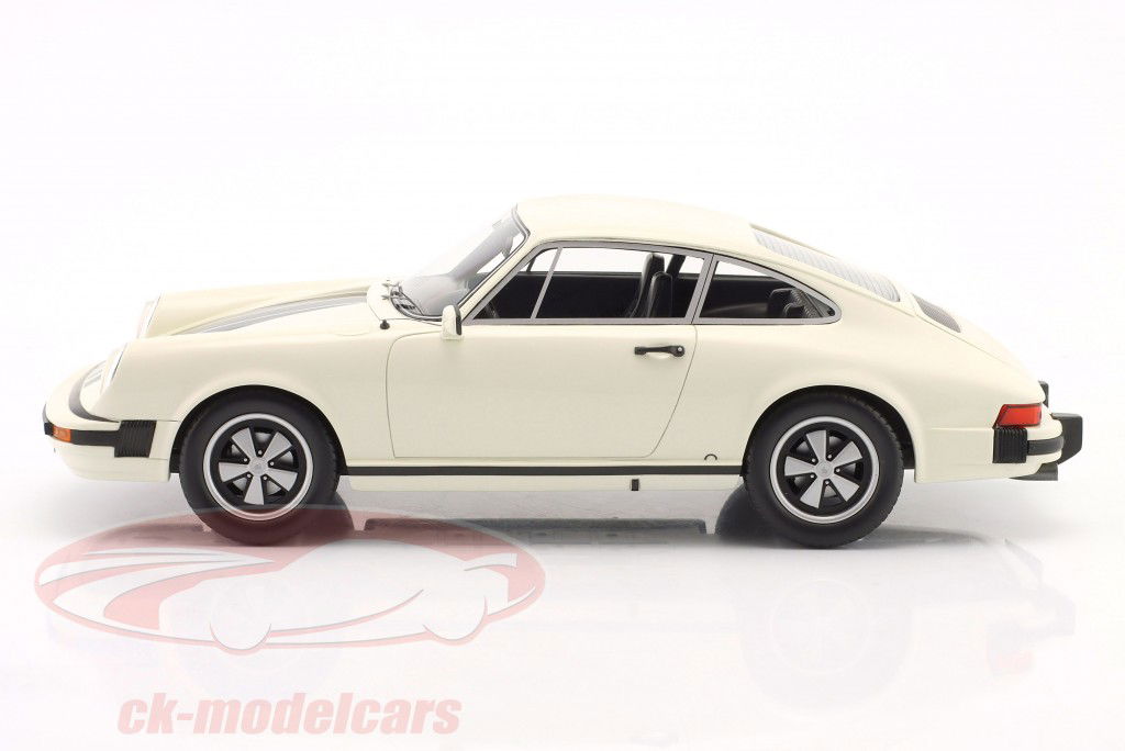 Porsche 911 Coupe 白 / 黒 1:18 Schuco