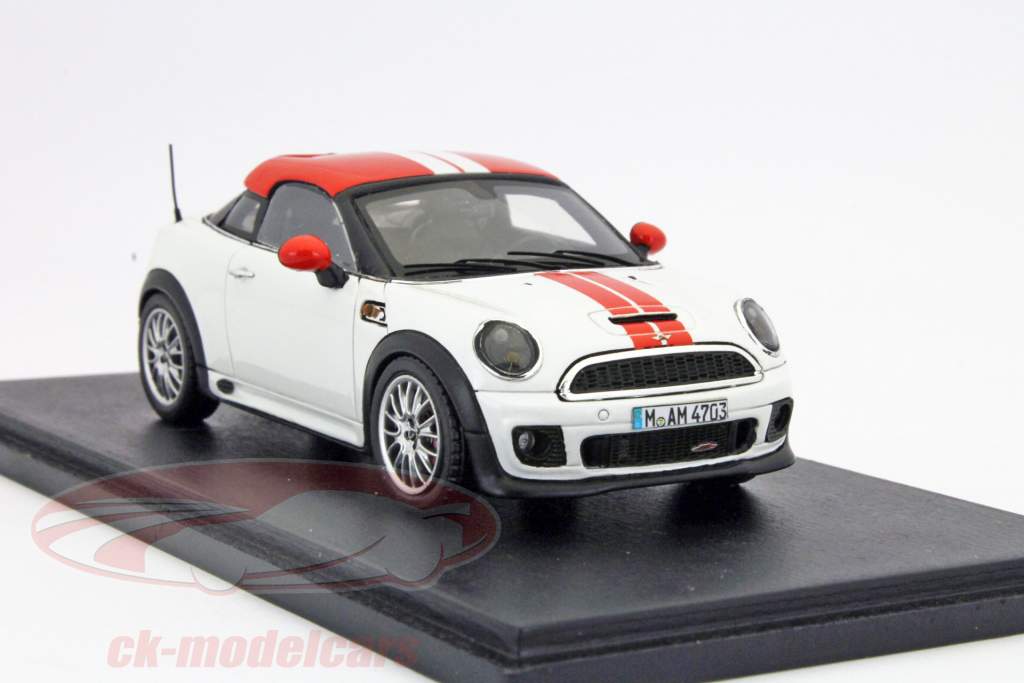 MINI Coupe, построенный в 2012 белый с красными полосами 1:43 Свеча