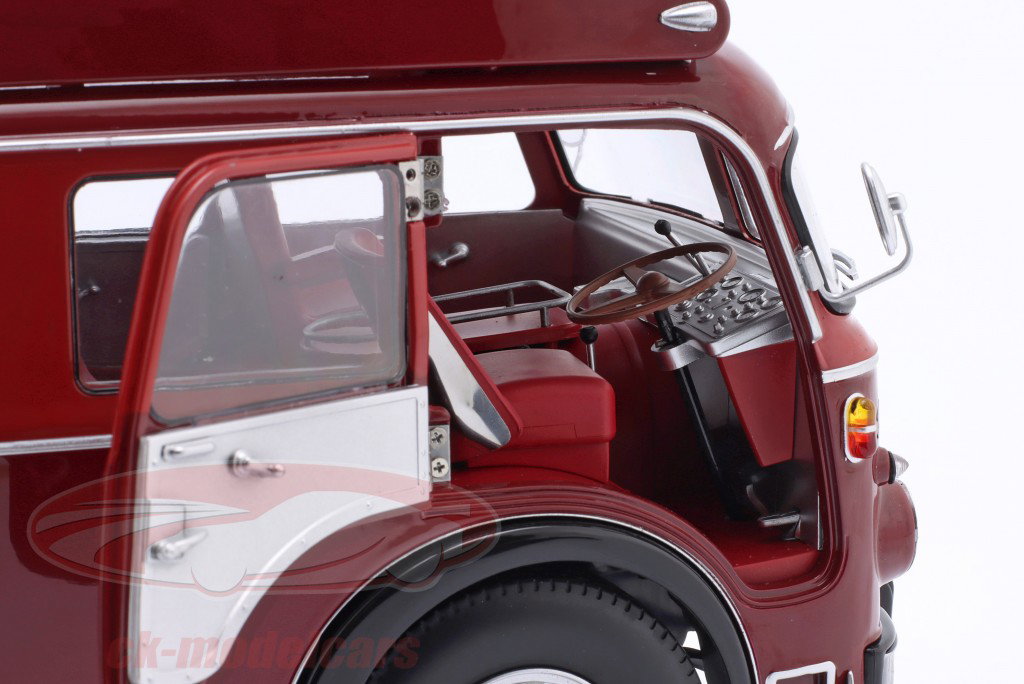 Fiat 642 RN2 Bartoletti Ferrari Racetransporter donkerrood 1:18 CMR