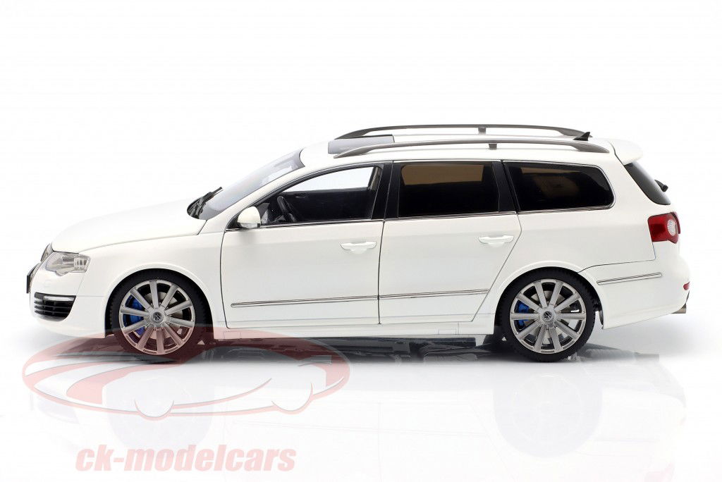Volkswagen VW Passat R36 candy white 1:18 NZG