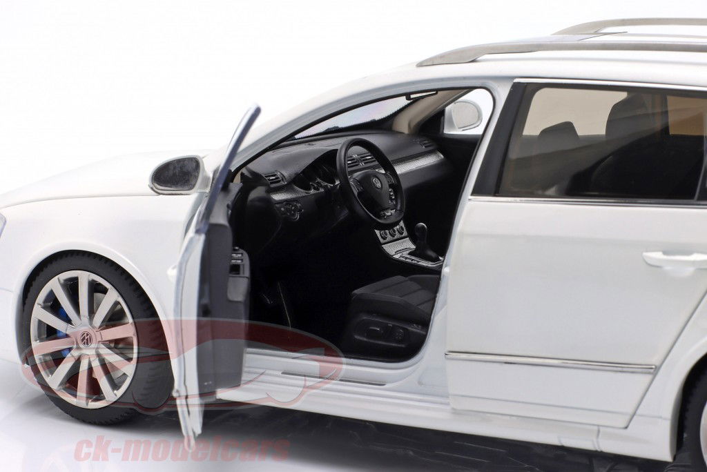 Volkswagen VW Passat R36 あめ 白 1:18 NZG
