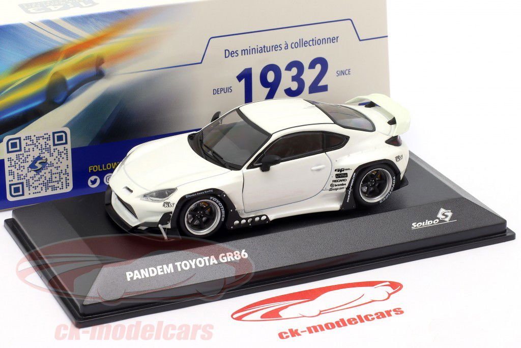 Toyota GR86 Pandem Rocket Bunny hvid 1:43 Solido