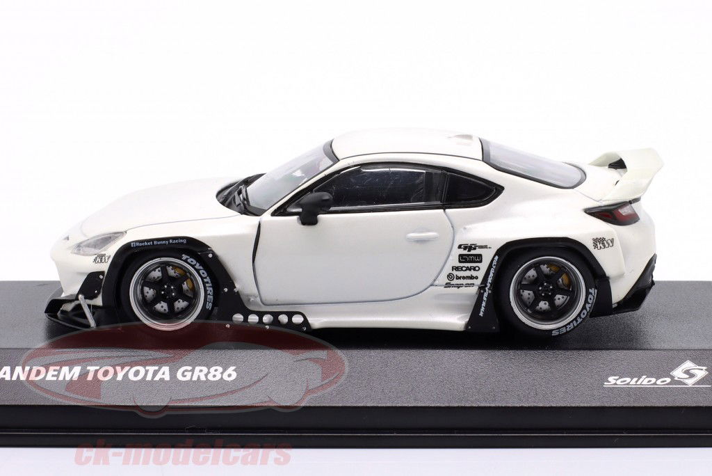 Toyota GR86 Pandem Rocket Bunny hvid 1:43 Solido
