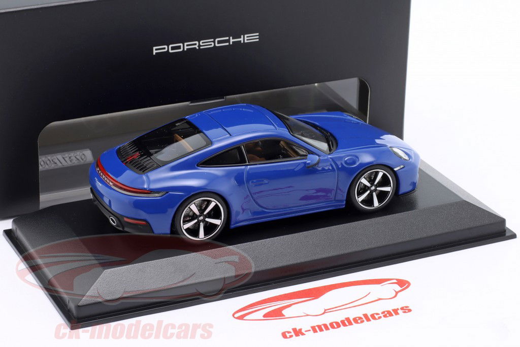 Porsche 911 (992.2) Carrera Coupé Baujahr 2024 luganoblau 1:43 Minichamps
