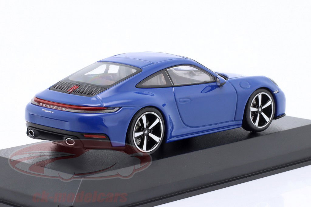 Porsche 911 (992.2) Carrera Coupé Baujahr 2024 luganoblau 1:43 Minichamps