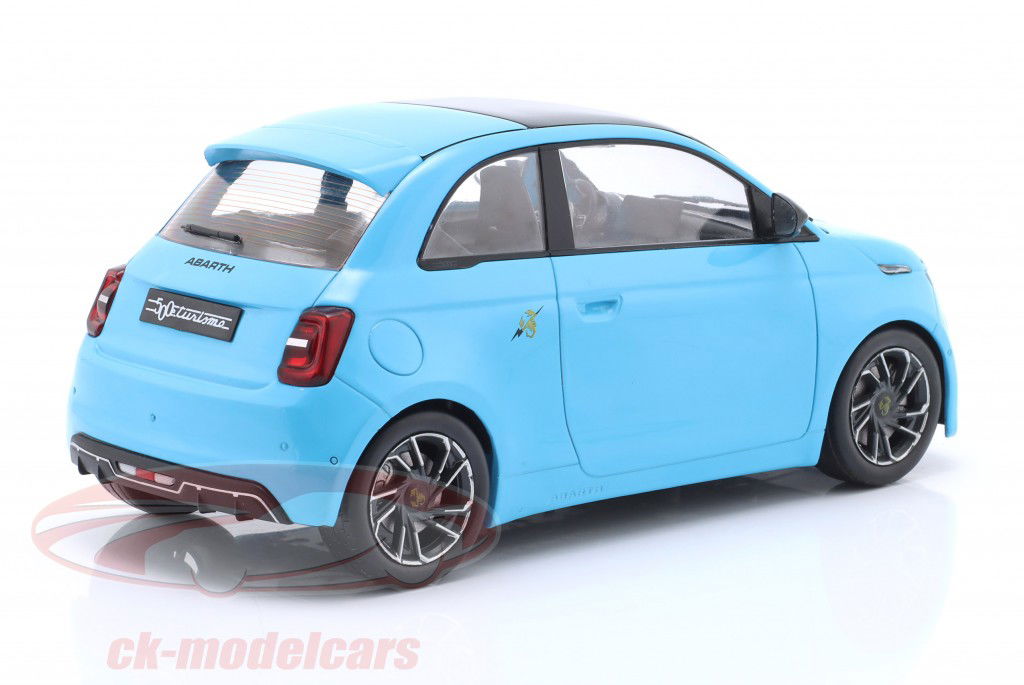 Fiat 500e Abarth Baujahr 2024 blau 1:18 Ixo