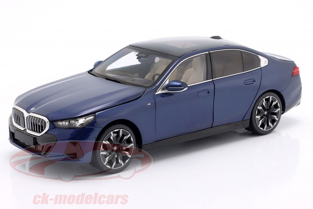 BMW i5 (G60) Baujahr 2023 blau metallic 1:18 Minichamps