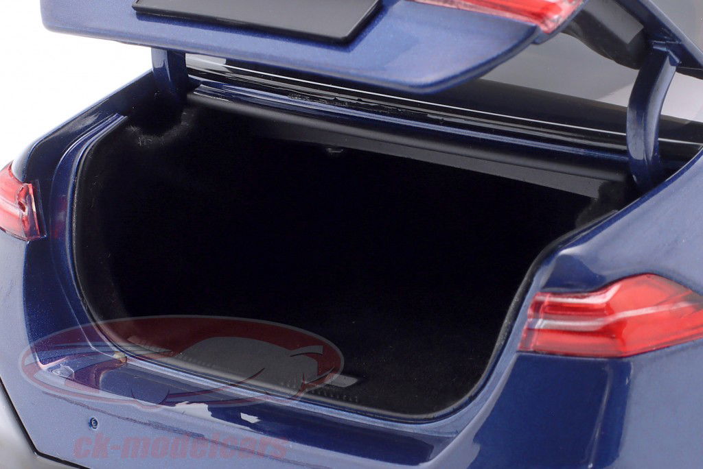 BMW i5 (G60) Baujahr 2023 blau metallic 1:18 Minichamps