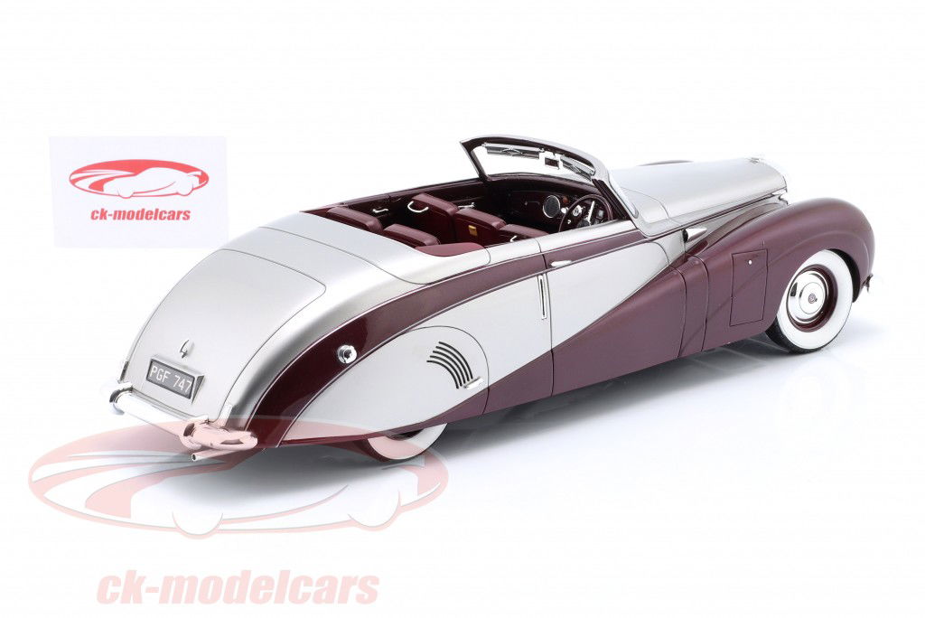 Daimler DE36 Hooper "Green Goddess" Année de construction 1953 rouge / argent 1:18 Matrix