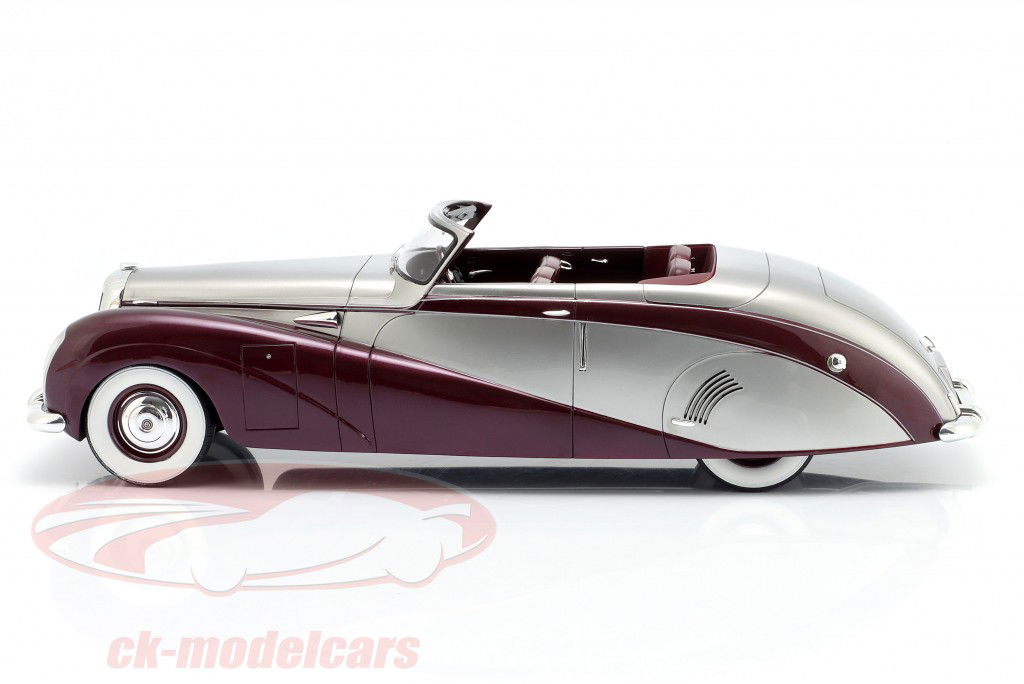 Daimler DE36 Hooper "Green Goddess" Год постройки 1953 красный / серебро 1:18 Matrix