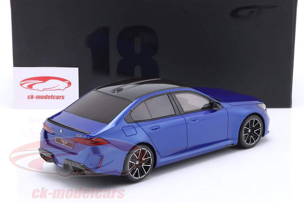 BMW M5 Bouwjaar 2024 Jachthaven baai blauw metalen 1:18 GT-Spirt