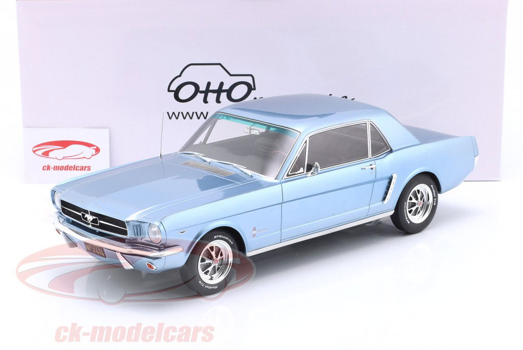 Ford Mustang V8 Hardtop Byggeår 1965 sølvblå 1:12 OttOmobile