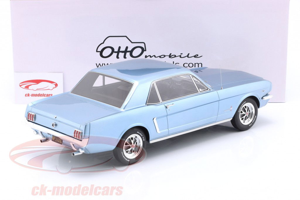 Ford Mustang V8 Hardtop Byggeår 1965 sølvblå 1:12 OttOmobile