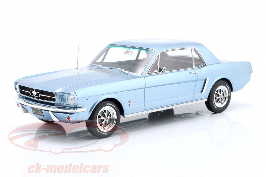 Ford Mustang V8 Hardtop Baujahr 1965 silberblau 1:12 OttOmobile
