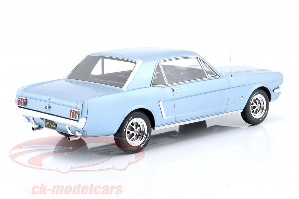 Ford Mustang V8 Hardtop Baujahr 1965 silberblau 1:12 OttOmobile